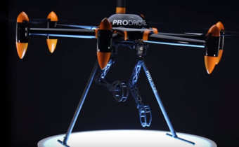 Dron con brazos roboticos